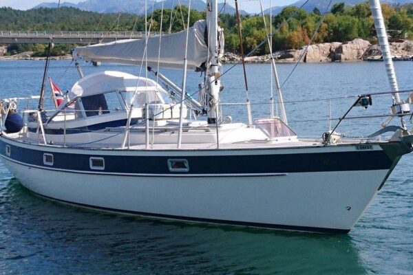 Hallberg-Rassy 352