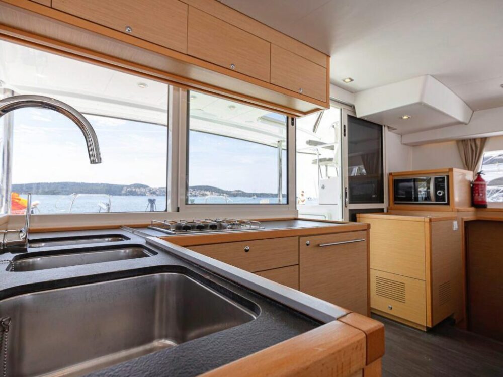 Lagoon 400 S2 Catamaran