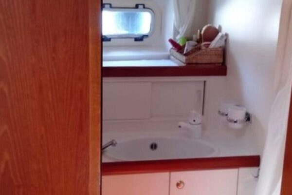 Van Dam Nordia Pilot House Cruiser 58