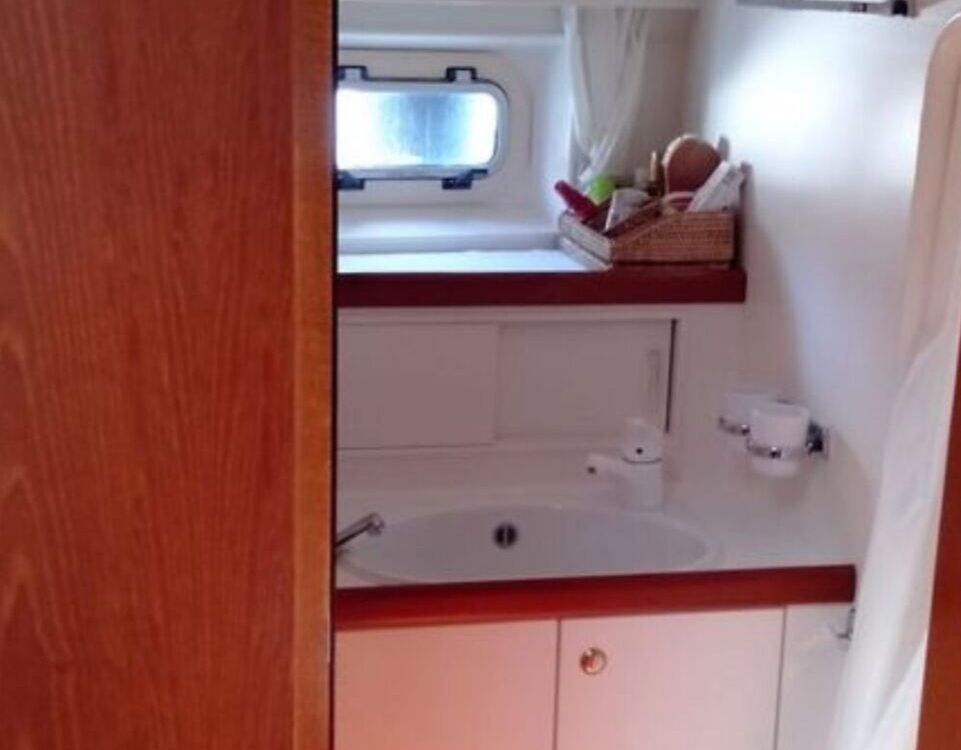Van Dam Nordia Pilot House Cruiser 58