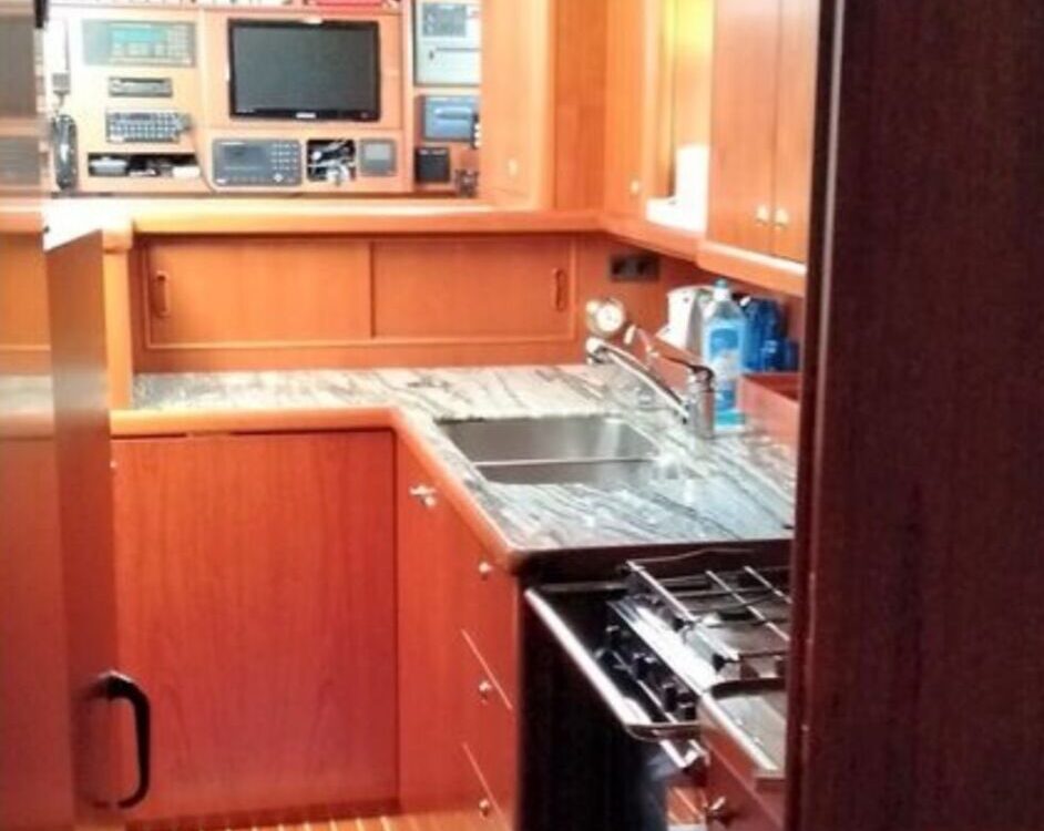 Van Dam Nordia Pilot House Cruiser 58