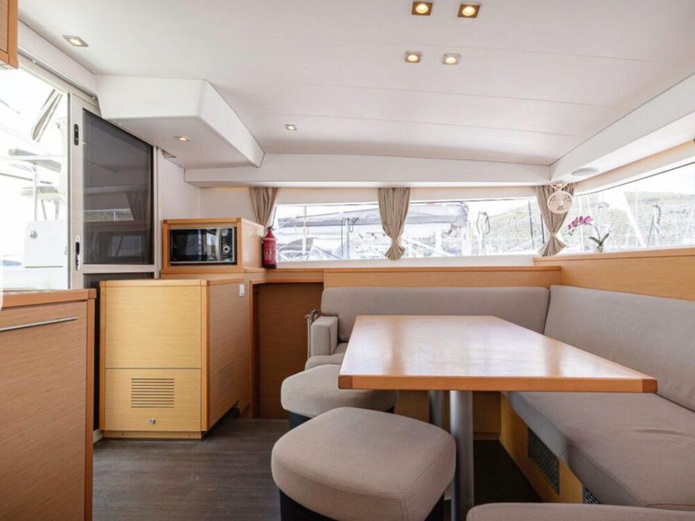 Lagoon 400 S2 Catamaran
