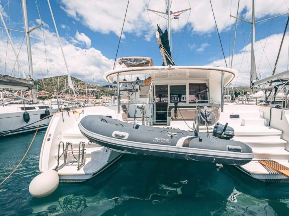 Lagoon 400 S2 Catamaran