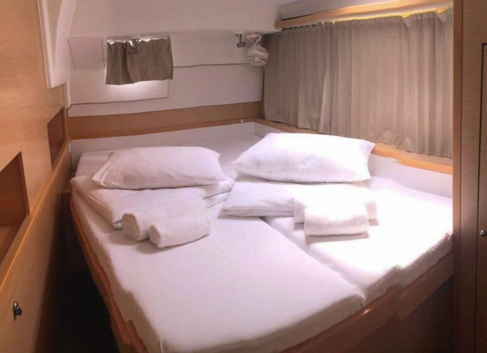 Lagoon 400 S2 Catamaran