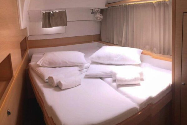 Lagoon 400 S2 Catamaran