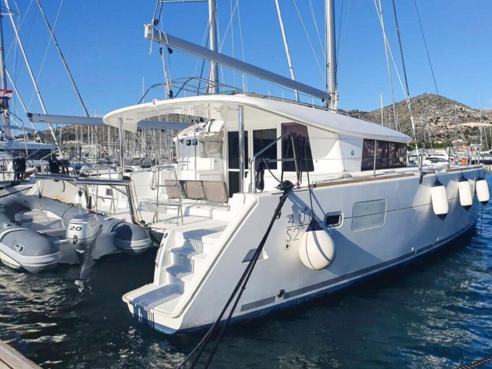Lagoon 400 S2 Catamaran