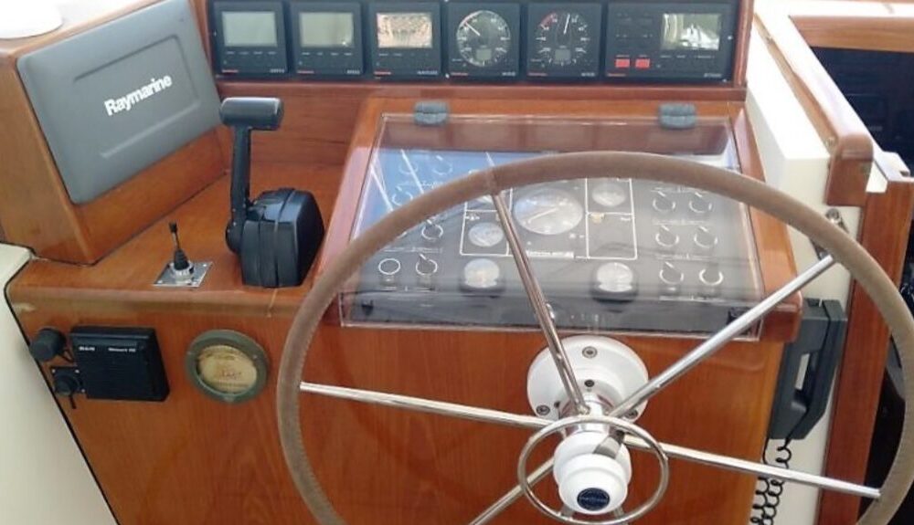 Van Dam Nordia Pilot House Cruiser 58