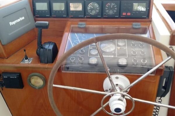 Van Dam Nordia Pilot House Cruiser 58