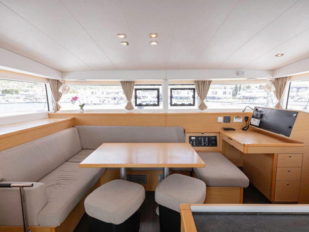 Lagoon 400 S2 Catamaran