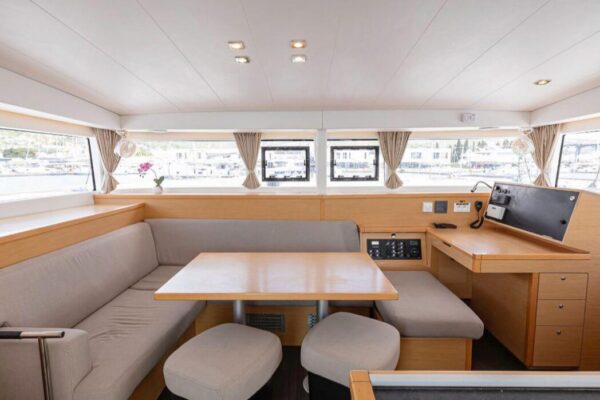 Lagoon 400 S2 Catamaran