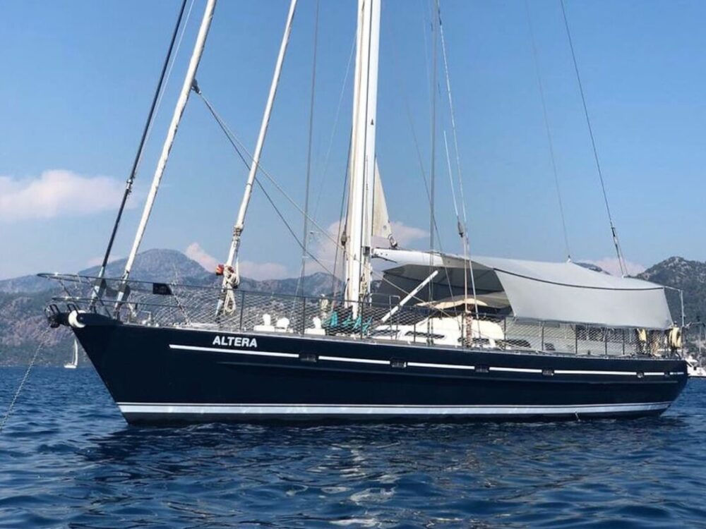 Van Dam Nordia Pilot House Cruiser 58