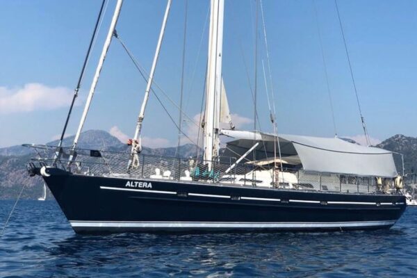 Van Dam Nordia Pilot House Cruiser 58